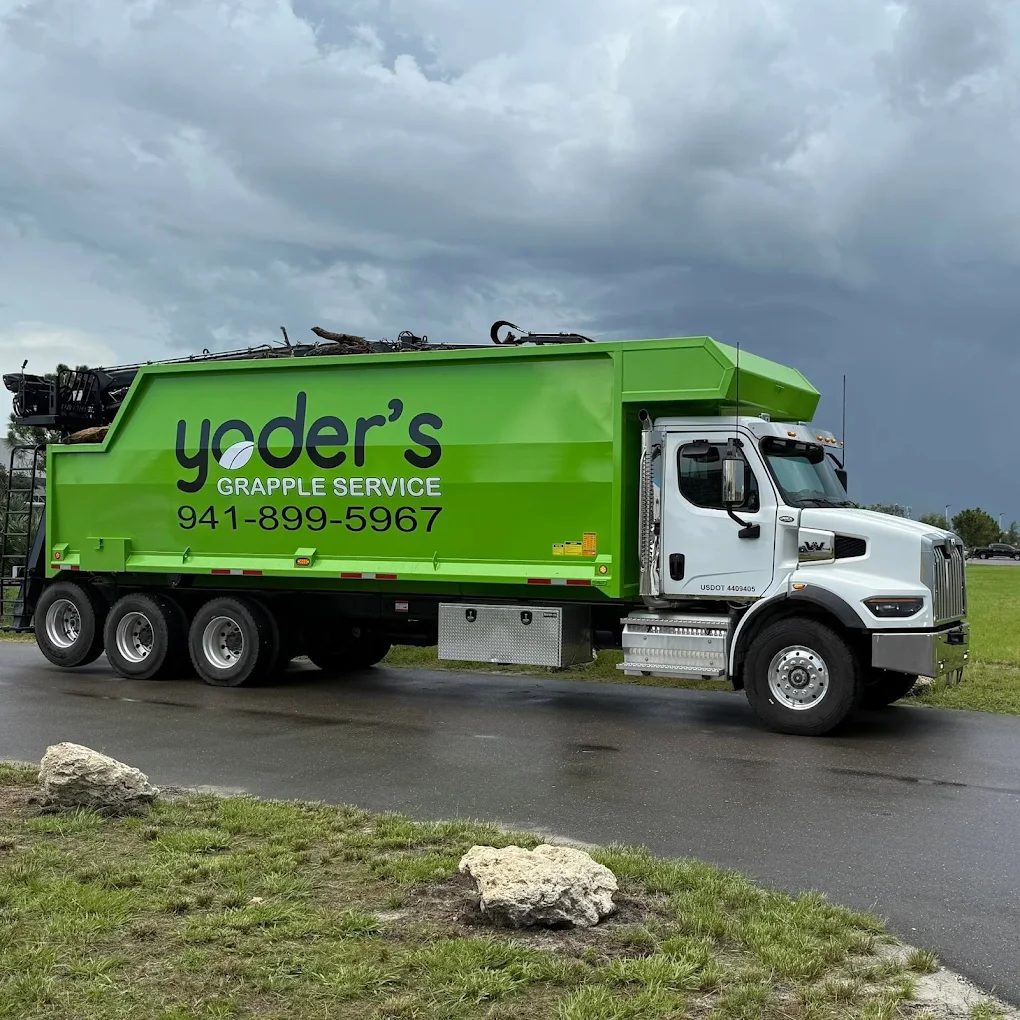 Side profile of the Yoder's Grapple Service grapple truck